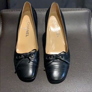 Chanel 38 black heels w leather bow authentic used